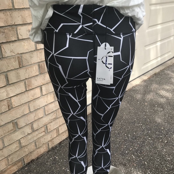 Yoga Pants NWT - Picture 1 of 5